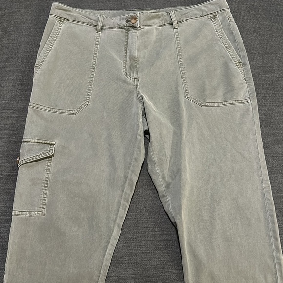 NWT J. Jill High-Rise, Wide-Leg Cargo Pants-Light Dusty Olive Green-14P - Picture 3 of 7